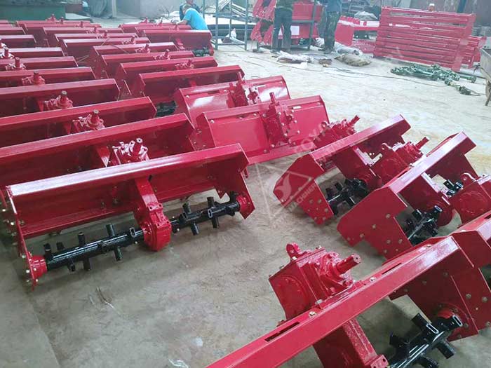 FOYA Manure Spreader in the field