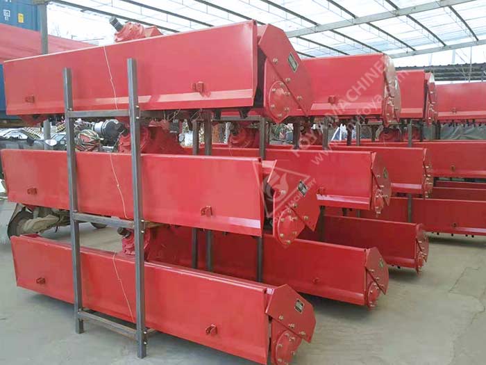 FOYA Manure Spreader in operation