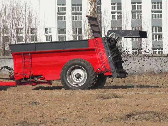 FOYA Self-loading Potato Harvester in the field